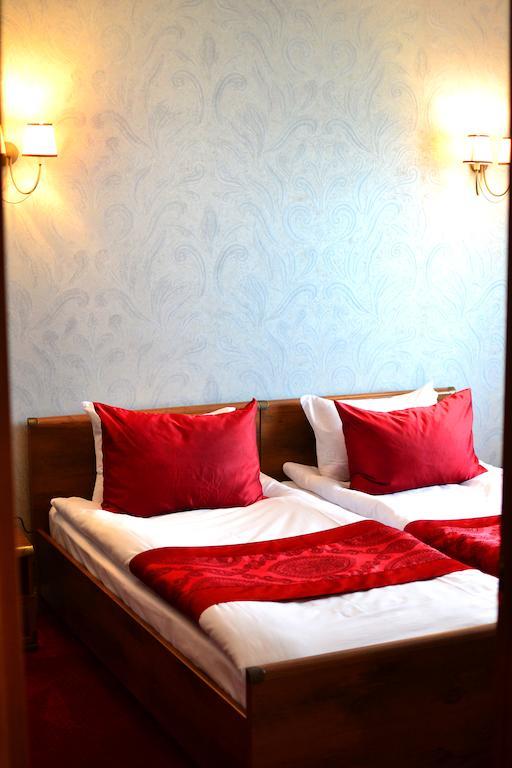 Kera Hotel Nesterenki Habitación foto